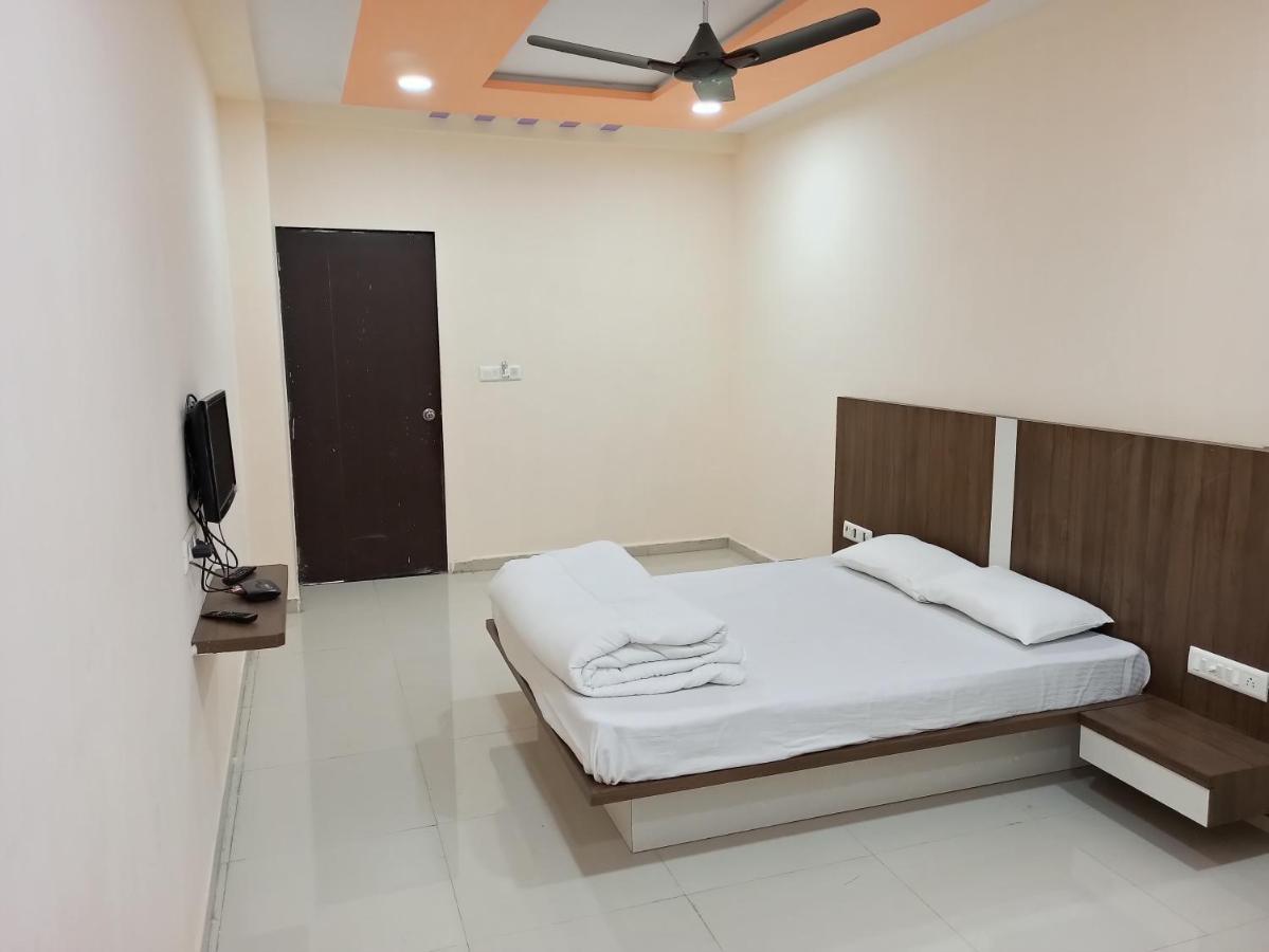 Hotel Plaza Inn Rajpipla Luaran gambar